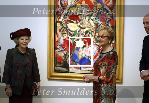 Laren 8 maart 2022
Prinses Beatrix opent een nieuwe gedeelte van het Singer museum in Laren . Prinses Beatrix arriveeert in haar nieuwe verlengde Audi A8 Hybride. prinses Beatrix wordt rond geleid door Els Blokker