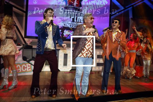 Amsterdam 4 april 2022
Presentatie toppers in de arena.
Aanwezig oa Jan Smit Jeroen v d Boom  en Rene Froger.