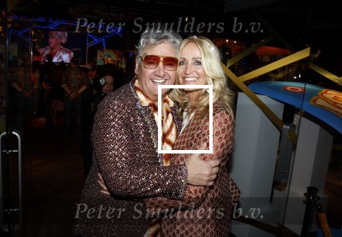 Amsterdam 4 april 2022
Presentatie toppers in de arena.
Aanwezig oa Jan Smit Jeroen v d Boom  en Rene Froger.
Natasja Froger was er ook samen met haar zoons Maxim en Didier . Ook hun kleindochter was aanwezig .