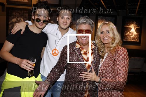 Amsterdam 4 april 2022
Presentatie toppers in de arena.
Aanwezig oa Jan Smit Jeroen v d Boom  en Rene Froger.
Natasja Froger was er ook samen met haar zoons Maxim en Didier . Ook hun kleindochter was aanwezig .