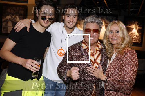 Amsterdam 4 april 2022
Presentatie toppers in de arena.
Aanwezig oa Jan Smit Jeroen v d Boom  en Rene Froger.
Natasja Froger was er ook samen met haar zoons Maxim en Didier . Ook hun kleindochter was aanwezig .