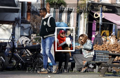 Amsterdam 5 maart 2022
Glennis Grace met de baby van Nienke Plas op de cornelis schuytstraat. Resley Stjeward