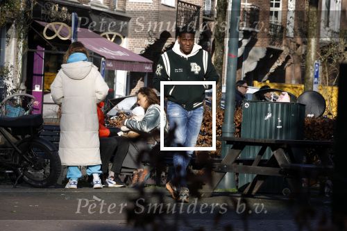 Amsterdam 5 maart 2022
Glennis Grace met de baby van Nienke Plas op de cornelis schuytstraat. Resley Stjeward