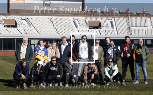 Amsterdam 8 maart 2022
Presentatie concert the streamers in het Olympisch stadion . Aanwezig oa Guus Meeuwis Suzanne en Freek Mc Snelle Maan Frank Lammers Thomas Acda Paul de Munnik Simon Keizer Nick Schilder Roel v Velzen Ronnie Flex Emma Heesters Diggie Dex Kraantje Pappie  Rolf Sanchez  en Paul de Leeuw .