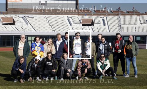 Amsterdam 8 maart 2022
Presentatie concert the streamers in het Olympisch stadion . Aanwezig oa Guus Meeuwis Suzanne en Freek Mc Snelle Maan Frank Lammers Thomas Acda Paul de Munnik Simon Keizer Nick Schilder Roel v Velzen Ronnie Flex Emma Heesters Diggie Dex Kraantje Pappie  Rolf Sanchez  en Paul de Leeuw .