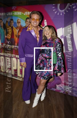 Amsterdam 4 april 2022
Thomas Berge en zijn vriendin Elianne bij presentatie toppers in de arena.
Aanwezig oa Jan Smit Jeroen v d Boom  en Rene Froger