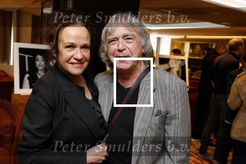 Amsterdam 1 april 2022
Opening expositie Louise Schiffmacher . Henk Schiffmacher was natuurlijk aanwezig. Xandra Brood en Govert de Roos