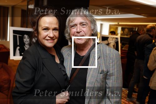 Amsterdam 1 april 2022
Opening expositie Louise Schiffmacher . Henk Schiffmacher was natuurlijk aanwezig. Xandra Brood en Govert de Roos