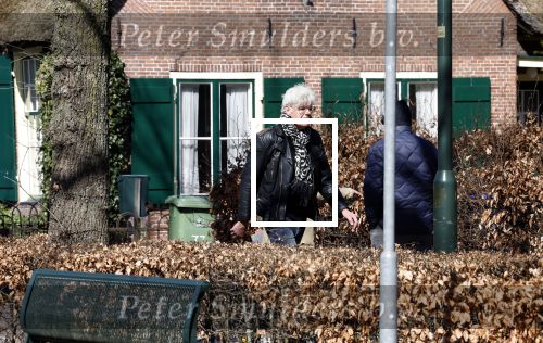 Laren 2 april 2023
Ad Visser loopt naar zijn huis / appartement in het centrum van Laren .