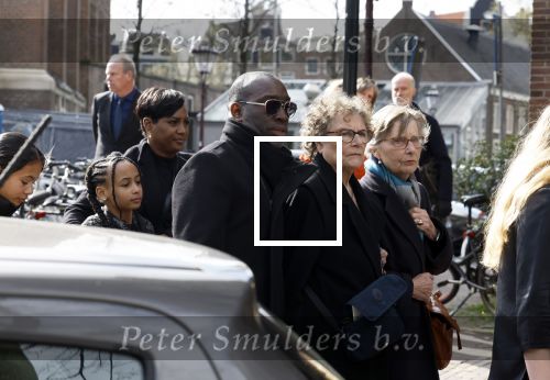 Amsterdam 15 april 2023
Herdenkingstdienst vooraf aan de begrafenis van Huub Oosterhuis in de Westertoren . Daarna gingen ze met de boot naar begraafplaats Zorgvlied.
Aanwezig oa Trijntje Oosterhuis met kinderen en partner Alvin Lewis , Tjeerd Oosterhuis en vrouw Edsilia Rombley met kinderen en moeder en de partner van Huub Oosterhuis