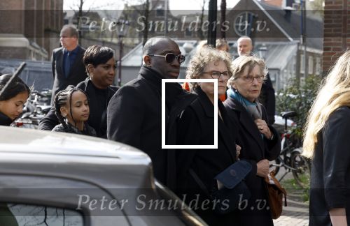 Amsterdam 15 april 2023
Herdenkingstdienst vooraf aan de begrafenis van Huub Oosterhuis in de Westertoren . Daarna gingen ze met de boot naar begraafplaats Zorgvlied.
Aanwezig oa Trijntje Oosterhuis met kinderen en partner Alvin Lewis , Tjeerd Oosterhuis en vrouw Edsilia Rombley met kinderen en moeder en de partner van Huub Oosterhuis