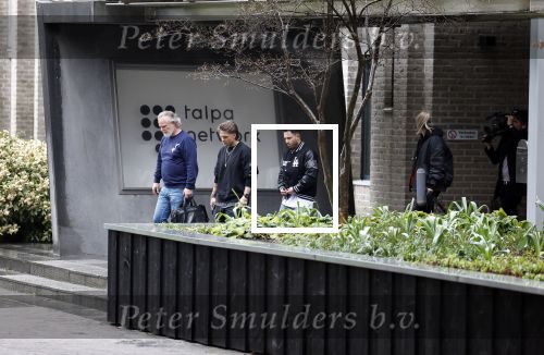 Hilversum 6 april 2023
Andre Hazes verlaat het pand van talpa/radio538 met Djarno Hofland Riccardo Klaverdijk Jaap Hilhorst en documentairemaakster Cheeru Mampaey.
Hij staat Aran Bade van RTL Boulevard te woord.