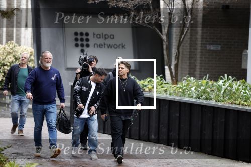 Hilversum 6 april 2023
Andre Hazes verlaat het pand van talpa/radio538 met Djarno Hofland Riccardo Klaverdijk Jaap Hilhorst en documentairemaakster Cheeru Mampaey.
Hij staat Aran Bade van RTL Boulevard te woord.