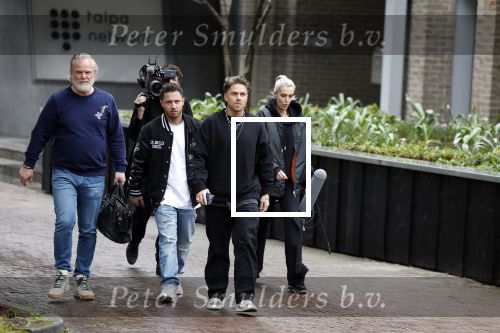 Hilversum 6 april 2023
Andre Hazes verlaat het pand van talpa/radio538 met Djarno Hofland Riccardo Klaverdijk Jaap Hilhorst en documentairemaakster Cheeru Mampaey.
Hij staat Aran Bade van RTL Boulevard te woord.