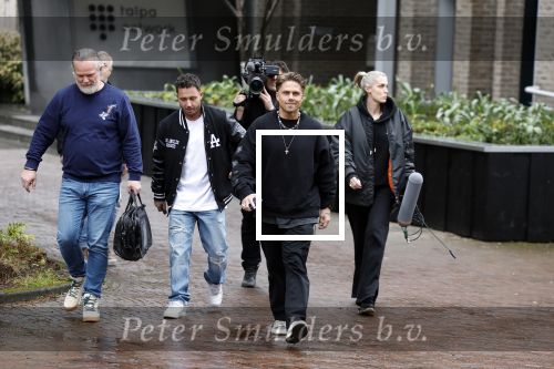 Hilversum 6 april 2023
Andre Hazes verlaat het pand van talpa/radio538 met Djarno Hofland Riccardo Klaverdijk Jaap Hilhorst en documentairemaakster Cheeru Mampaey.
Hij staat Aran Bade van RTL Boulevard te woord.