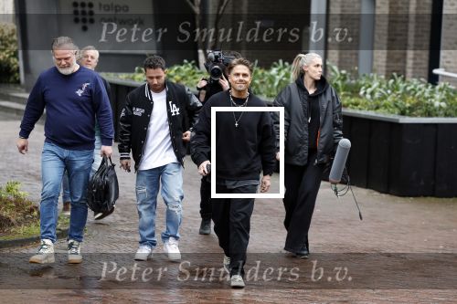 Hilversum 6 april 2023
Andre Hazes verlaat het pand van talpa/radio538 met Djarno Hofland Riccardo Klaverdijk Jaap Hilhorst en documentairemaakster Cheeru Mampaey.
Hij staat Aran Bade van RTL Boulevard te woord.
