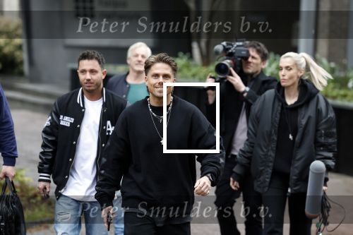 Hilversum 6 april 2023
Andre Hazes verlaat het pand van talpa/radio538 met Djarno Hofland Riccardo Klaverdijk Jaap Hilhorst en documentairemaakster Cheeru Mampaey.
Hij staat Aran Bade van RTL Boulevard te woord.