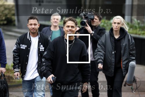 Hilversum 6 april 2023
Andre Hazes verlaat het pand van talpa/radio538 met Djarno Hofland Riccardo Klaverdijk Jaap Hilhorst en documentairemaakster Cheeru Mampaey.
Hij staat Aran Bade van RTL Boulevard te woord.