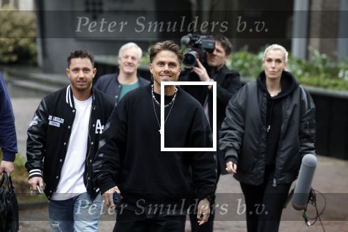 Hilversum 6 april 2023
Andre Hazes verlaat het pand van talpa/radio538 met Djarno Hofland Riccardo Klaverdijk Jaap Hilhorst en documentairemaakster Cheeru Mampaey.
Hij staat Aran Bade van RTL Boulevard te woord.