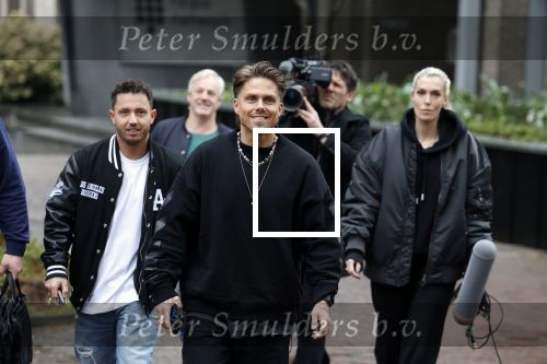 Hilversum 6 april 2023
Andre Hazes verlaat het pand van talpa/radio538 met Djarno Hofland Riccardo Klaverdijk Jaap Hilhorst en documentairemaakster Cheeru Mampaey.
Hij staat Aran Bade van RTL Boulevard te woord.