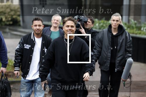 Hilversum 6 april 2023
Andre Hazes verlaat het pand van talpa/radio538 met Djarno Hofland Riccardo Klaverdijk Jaap Hilhorst en documentairemaakster Cheeru Mampaey.
Hij staat Aran Bade van RTL Boulevard te woord.