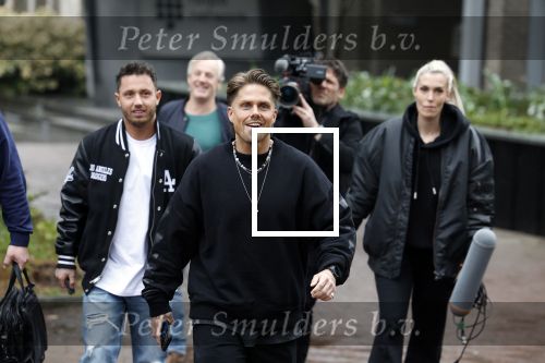 Hilversum 6 april 2023
Andre Hazes verlaat het pand van talpa/radio538 met Djarno Hofland Riccardo Klaverdijk Jaap Hilhorst en documentairemaakster Cheeru Mampaey.
Hij staat Aran Bade van RTL Boulevard te woord.