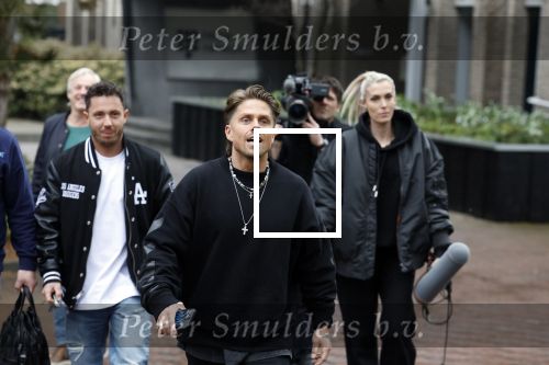 Hilversum 6 april 2023
Andre Hazes verlaat het pand van talpa/radio538 met Djarno Hofland Riccardo Klaverdijk Jaap Hilhorst en documentairemaakster Cheeru Mampaey.
Hij staat Aran Bade van RTL Boulevard te woord.