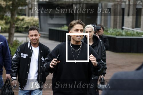 Hilversum 6 april 2023
Andre Hazes verlaat het pand van talpa/radio538 met Djarno Hofland Riccardo Klaverdijk Jaap Hilhorst en documentairemaakster Cheeru Mampaey.
Hij staat Aran Bade van RTL Boulevard te woord.