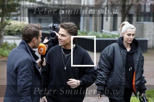 Hilversum 6 april 2023
Andre Hazes verlaat het pand van talpa/radio538 met Djarno Hofland Riccardo Klaverdijk Jaap Hilhorst en documentairemaakster Cheeru Mampaey.
Hij staat Aran Bade van RTL Boulevard te woord.