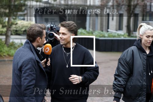 Hilversum 6 april 2023
Andre Hazes verlaat het pand van talpa/radio538 met Djarno Hofland Riccardo Klaverdijk Jaap Hilhorst en documentairemaakster Cheeru Mampaey.
Hij staat Aran Bade van RTL Boulevard te woord.