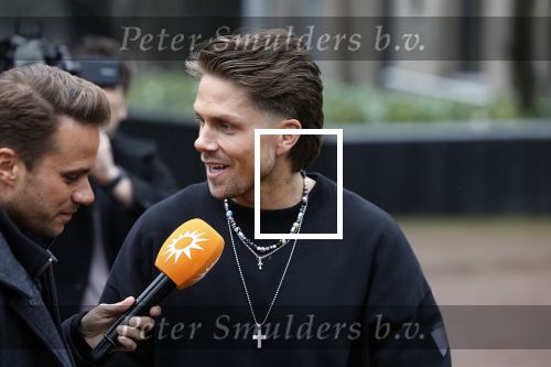 Hilversum 6 april 2023
Andre Hazes verlaat het pand van talpa/radio538 met Djarno Hofland Riccardo Klaverdijk Jaap Hilhorst en documentairemaakster Cheeru Mampaey.
Hij staat Aran Bade van RTL Boulevard te woord.