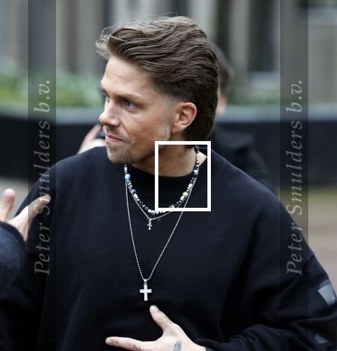 Hilversum 6 april 2023
Andre Hazes verlaat het pand van talpa/radio538 met Djarno Hofland Riccardo Klaverdijk Jaap Hilhorst en documentairemaakster Cheeru Mampaey.
Hij staat Aran Bade van RTL Boulevard te woord.