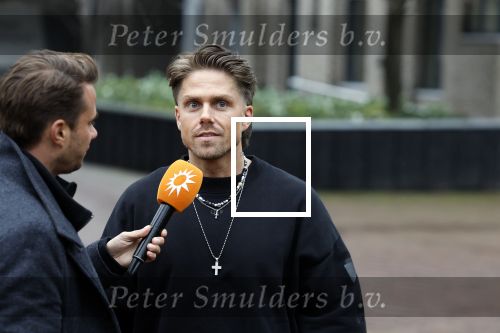 Hilversum 6 april 2023
Andre Hazes verlaat het pand van talpa/radio538 met Djarno Hofland Riccardo Klaverdijk Jaap Hilhorst en documentairemaakster Cheeru Mampaey.
Hij staat Aran Bade van RTL Boulevard te woord.
