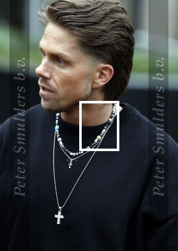 Hilversum 6 april 2023
Andre Hazes verlaat het pand van talpa/radio538 met Djarno Hofland Riccardo Klaverdijk Jaap Hilhorst en documentairemaakster Cheeru Mampaey.
Hij staat Aran Bade van RTL Boulevard te woord.