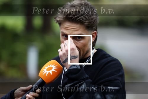 Hilversum 6 april 2023
Andre Hazes verlaat het pand van talpa/radio538 met Djarno Hofland Riccardo Klaverdijk Jaap Hilhorst en documentairemaakster Cheeru Mampaey.
Hij staat Aran Bade van RTL Boulevard te woord.