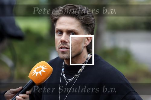 Hilversum 6 april 2023
Andre Hazes verlaat het pand van talpa/radio538 met Djarno Hofland Riccardo Klaverdijk Jaap Hilhorst en documentairemaakster Cheeru Mampaey.
Hij staat Aran Bade van RTL Boulevard te woord.