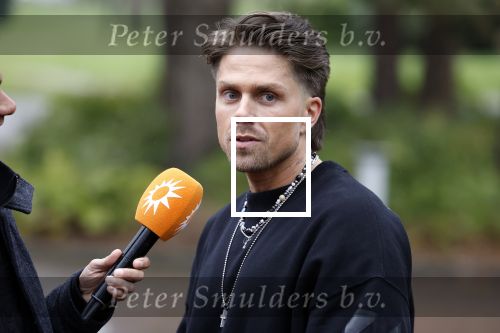 Hilversum 6 april 2023
Andre Hazes verlaat het pand van talpa/radio538 met Djarno Hofland Riccardo Klaverdijk Jaap Hilhorst en documentairemaakster Cheeru Mampaey.
Hij staat Aran Bade van RTL Boulevard te woord.