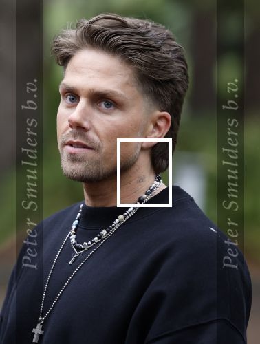 Hilversum 6 april 2023
Andre Hazes verlaat het pand van talpa/radio538 met Djarno Hofland Riccardo Klaverdijk Jaap Hilhorst en documentairemaakster Cheeru Mampaey.
Hij staat Aran Bade van RTL Boulevard te woord.
