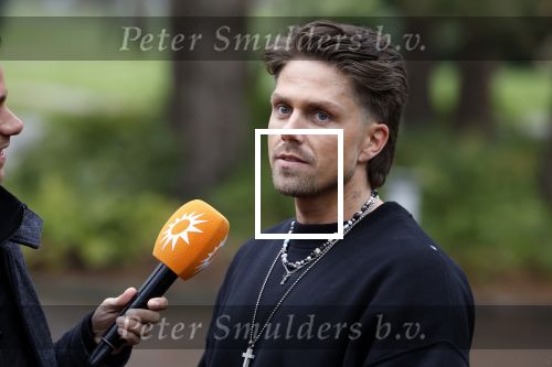 Hilversum 6 april 2023
Andre Hazes verlaat het pand van talpa/radio538 met Djarno Hofland Riccardo Klaverdijk Jaap Hilhorst en documentairemaakster Cheeru Mampaey.
Hij staat Aran Bade van RTL Boulevard te woord.