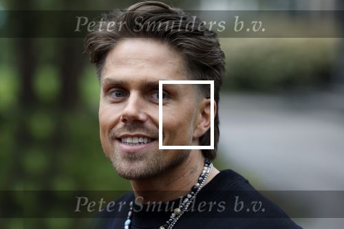 Hilversum 6 april 2023
Andre Hazes verlaat het pand van talpa/radio538 met Djarno Hofland Riccardo Klaverdijk Jaap Hilhorst en documentairemaakster Cheeru Mampaey.
Hij staat Aran Bade van RTL Boulevard te woord.