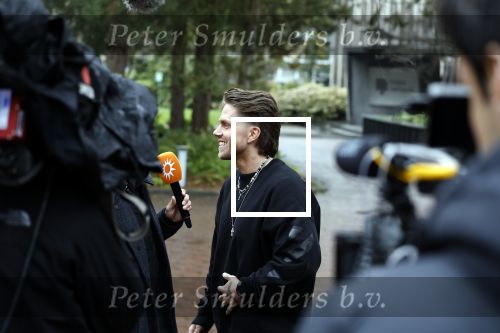Hilversum 6 april 2023
Andre Hazes verlaat het pand van talpa/radio538 met Djarno Hofland Riccardo Klaverdijk Jaap Hilhorst en documentairemaakster Cheeru Mampaey.
Hij staat Aran Bade van RTL Boulevard te woord.