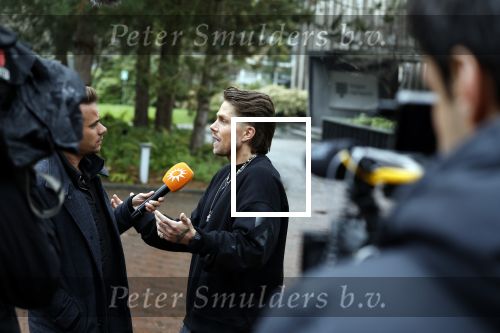 Hilversum 6 april 2023
Andre Hazes verlaat het pand van talpa/radio538 met Djarno Hofland Riccardo Klaverdijk Jaap Hilhorst en documentairemaakster Cheeru Mampaey.
Hij staat Aran Bade van RTL Boulevard te woord.
