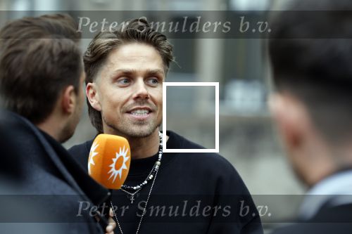 Hilversum 6 april 2023
Andre Hazes verlaat het pand van talpa/radio538 met Djarno Hofland Riccardo Klaverdijk Jaap Hilhorst en documentairemaakster Cheeru Mampaey.
Hij staat Aran Bade van RTL Boulevard te woord.