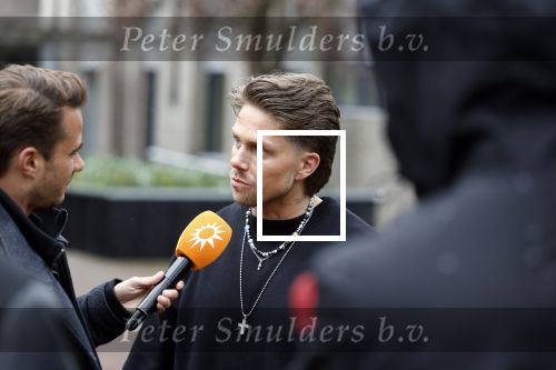 Hilversum 6 april 2023
Andre Hazes verlaat het pand van talpa/radio538 met Djarno Hofland Riccardo Klaverdijk Jaap Hilhorst en documentairemaakster Cheeru Mampaey.
Hij staat Aran Bade van RTL Boulevard te woord.