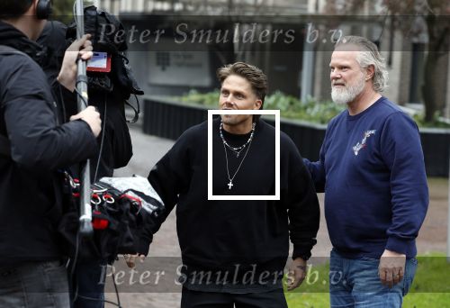 Hilversum 6 april 2023
Andre Hazes verlaat het pand van talpa/radio538 met Djarno Hofland Riccardo Klaverdijk Jaap Hilhorst en documentairemaakster Cheeru Mampaey.
Hij staat Aran Bade van RTL Boulevard te woord.