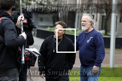 Hilversum 6 april 2023
Andre Hazes verlaat het pand van talpa/radio538 met Djarno Hofland Riccardo Klaverdijk Jaap Hilhorst en documentairemaakster Cheeru Mampaey.
Hij staat Aran Bade van RTL Boulevard te woord.