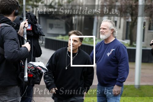 Hilversum 6 april 2023
Andre Hazes verlaat het pand van talpa/radio538 met Djarno Hofland Riccardo Klaverdijk Jaap Hilhorst en documentairemaakster Cheeru Mampaey.
Hij staat Aran Bade van RTL Boulevard te woord.
