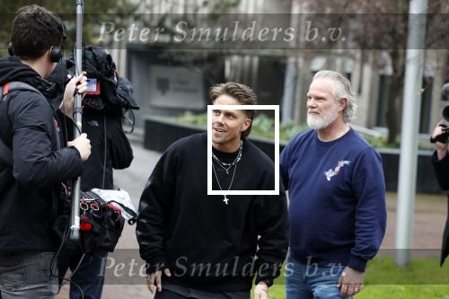 Hilversum 6 april 2023
Andre Hazes verlaat het pand van talpa/radio538 met Djarno Hofland Riccardo Klaverdijk Jaap Hilhorst en documentairemaakster Cheeru Mampaey.
Hij staat Aran Bade van RTL Boulevard te woord.