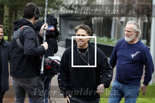 Hilversum 6 april 2023
Andre Hazes verlaat het pand van talpa/radio538 met Djarno Hofland Riccardo Klaverdijk Jaap Hilhorst en documentairemaakster Cheeru Mampaey.
Hij staat Aran Bade van RTL Boulevard te woord.
