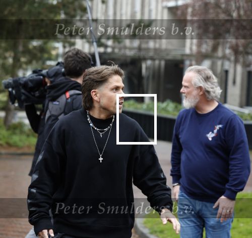 Hilversum 6 april 2023
Andre Hazes verlaat het pand van talpa/radio538 met Djarno Hofland Riccardo Klaverdijk Jaap Hilhorst en documentairemaakster Cheeru Mampaey.
Hij staat Aran Bade van RTL Boulevard te woord.